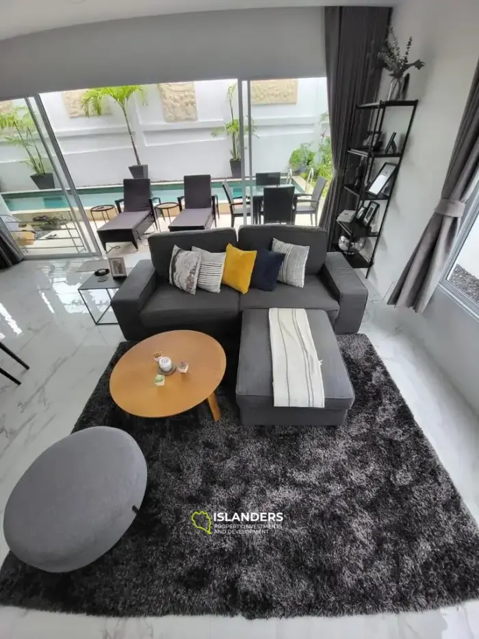 ทาวน์เฮ้าส์ 3 ห้องนอน พร้อมสระว่ายน้ำส่วนตัว