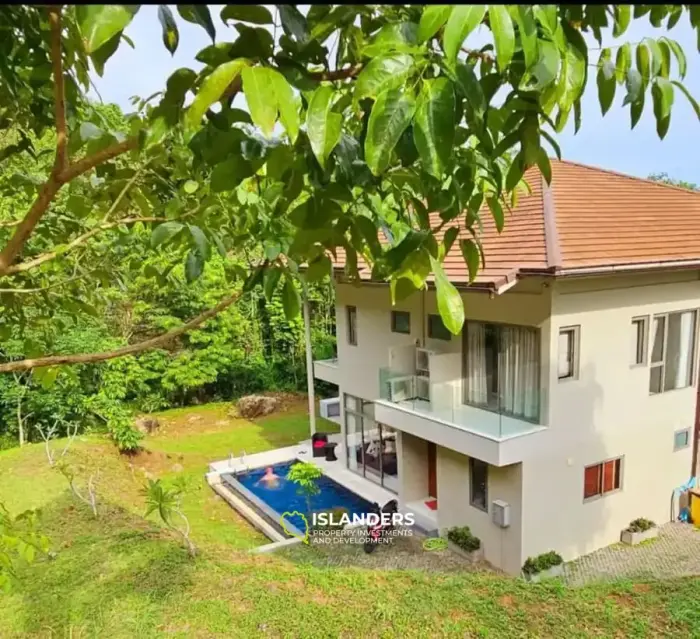 Maisonette-Villa mit Pool und 2 Schlafzimmern