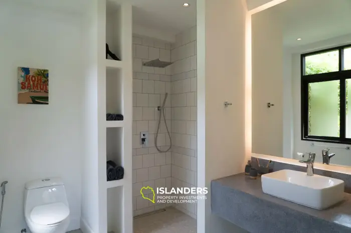 Spacious and stylish 3 bedroom pool villa