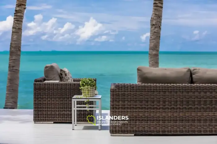Exquisite 4-bedroom beach villa with sea view and direct access to the beach