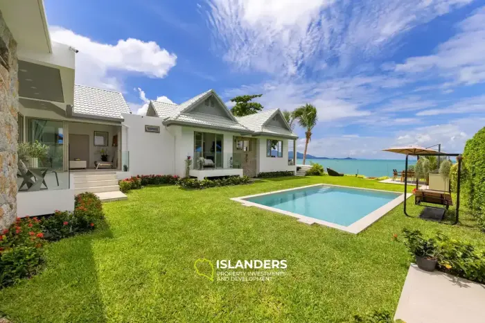 Exquisite 4-bedroom beach villa with sea view and direct access to the beach