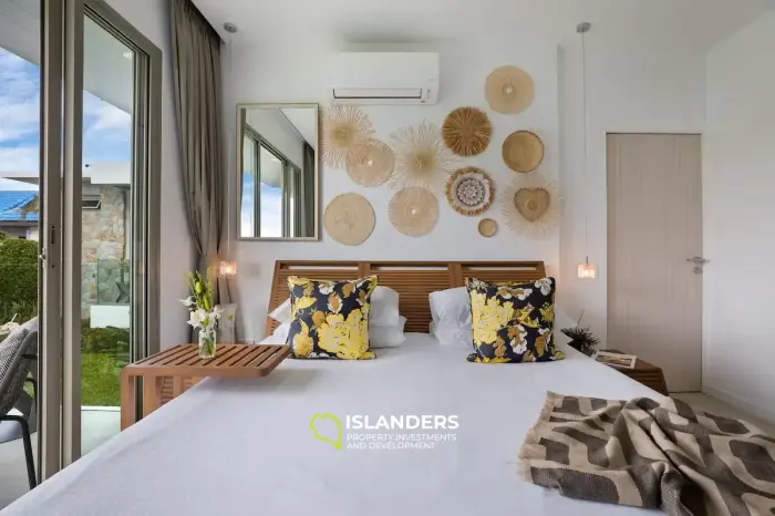 Exquisite 4-bedroom beach villa with sea view and direct access to the beach