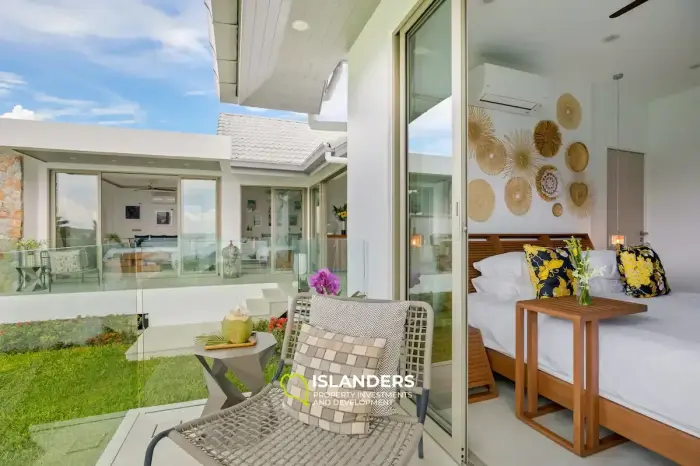 Exquisite 4-bedroom beach villa with sea view and direct access to the beach