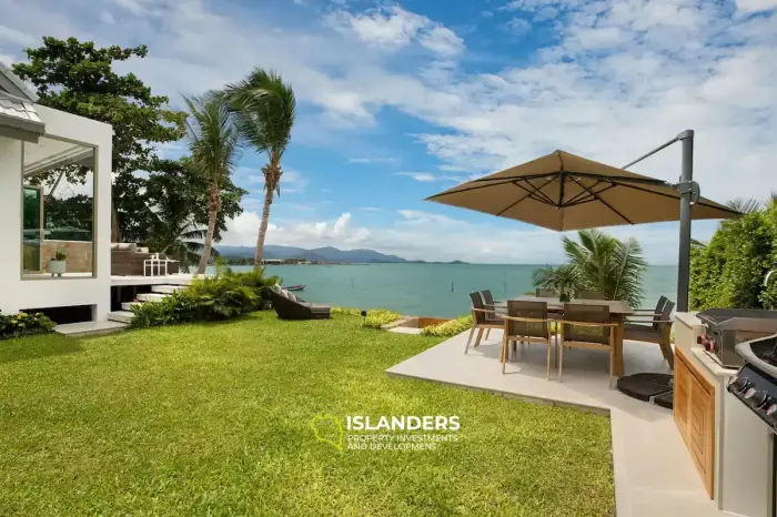 Exquisite 4-bedroom beach villa with sea view and direct access to the beach