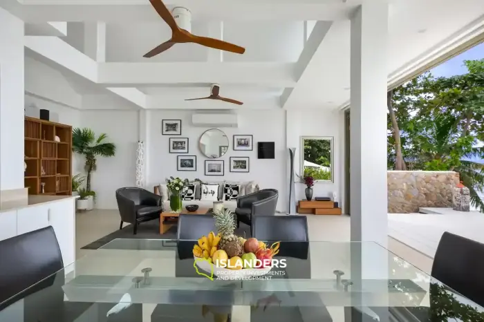 Exquisite 4-bedroom beach villa with sea view and direct access to the beach