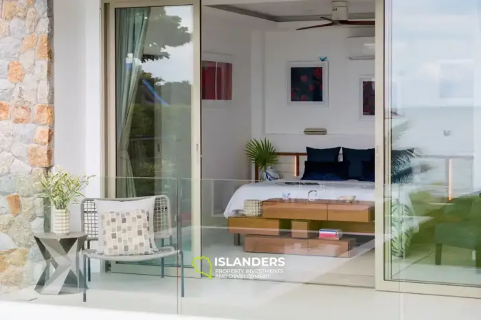 Exquisite 4-bedroom beach villa with sea view and direct access to the beach