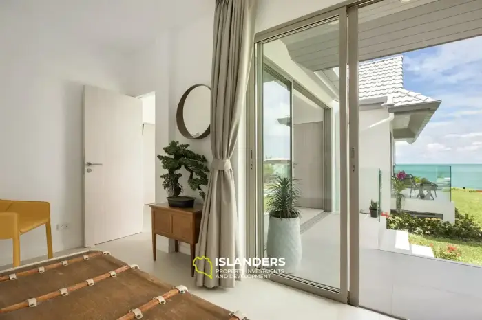 Exquisite 4-bedroom beach villa with sea view and direct access to the beach