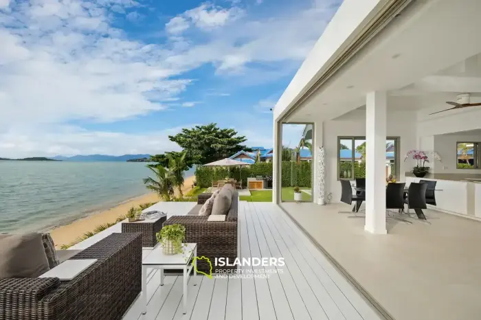 Exquisite 4-bedroom beach villa with sea view and direct access to the beach