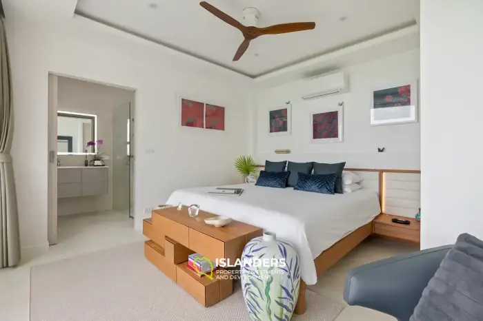 Exquisite 4-bedroom beach villa with sea view and direct access to the beach