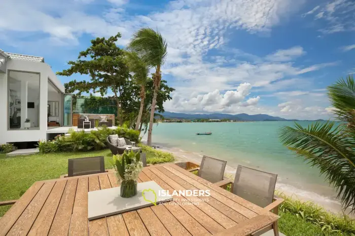 Exquisite 4-bedroom beach villa with sea view and direct access to the beach