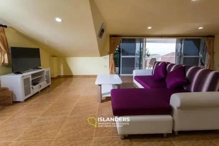 Panoramic villa 4 bedrooms with a large plot and a pool