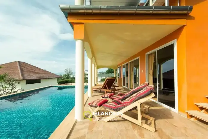 Panoramic villa 4 bedrooms with a large plot and a pool