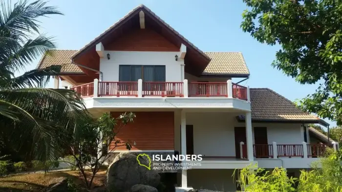 4 bedroom villa with sea views in a prestigious area