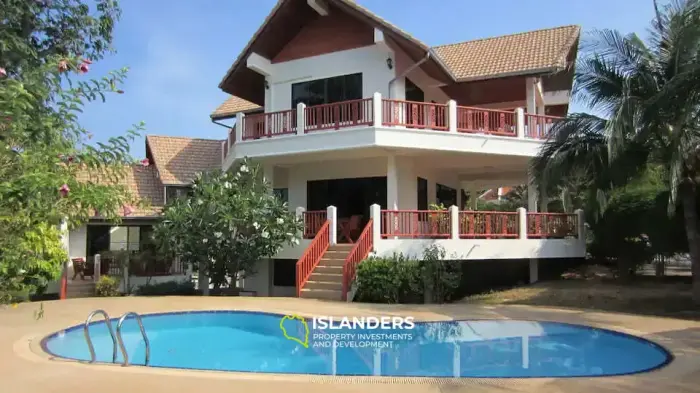 Villa mit 2 Schlafzimmern und Meerblick in einer prestigeträchtigen Gegend