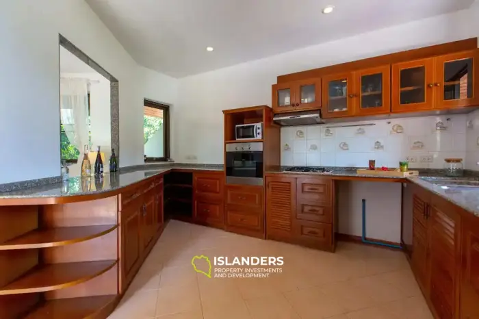 Villa mit 2 Schlafzimmern und Meerblick in einer prestigeträchtigen Gegend