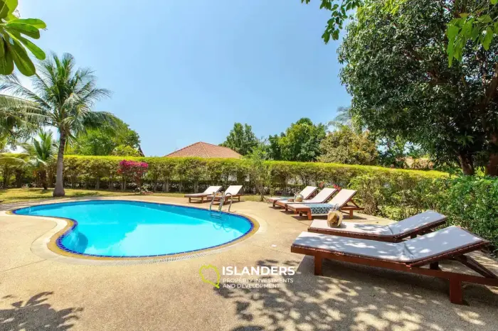 Villa mit 2 Schlafzimmern und Meerblick in einer prestigeträchtigen Gegend
