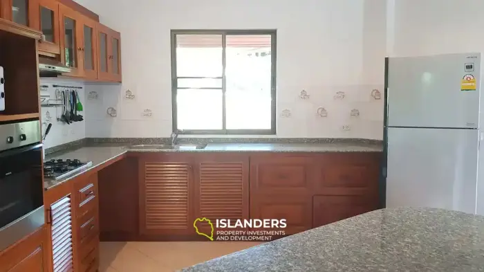 Villa mit 2 Schlafzimmern und Meerblick in einer prestigeträchtigen Gegend