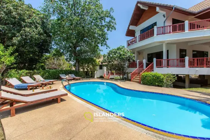 Villa mit 2 Schlafzimmern und Meerblick in einer prestigeträchtigen Gegend