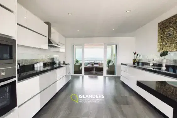 Panoramic premium 6 bedrooms villa with double view
