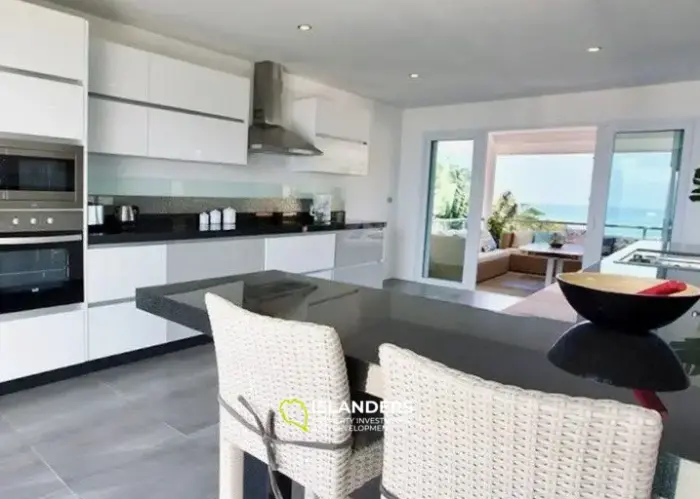 Panoramic premium 6 bedrooms villa with double view