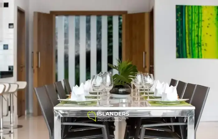 Elegant modern luxury 5* villa overlooking Chaweng beach
