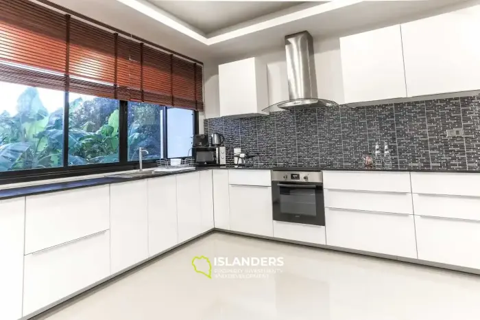 View villa 3 bedrooms with swimming pool near Chongmon beach