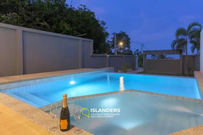 View villa 3 bedrooms with swimming pool near Chongmon beach