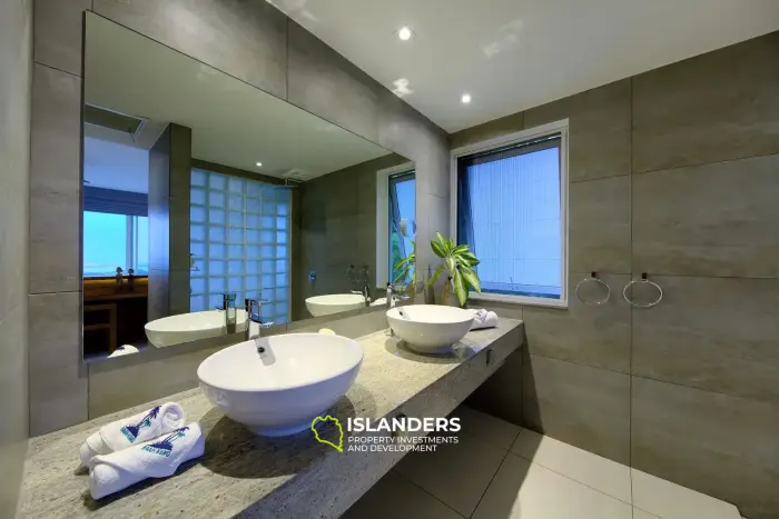 Panoramic designer villa with 5 bedrooms
