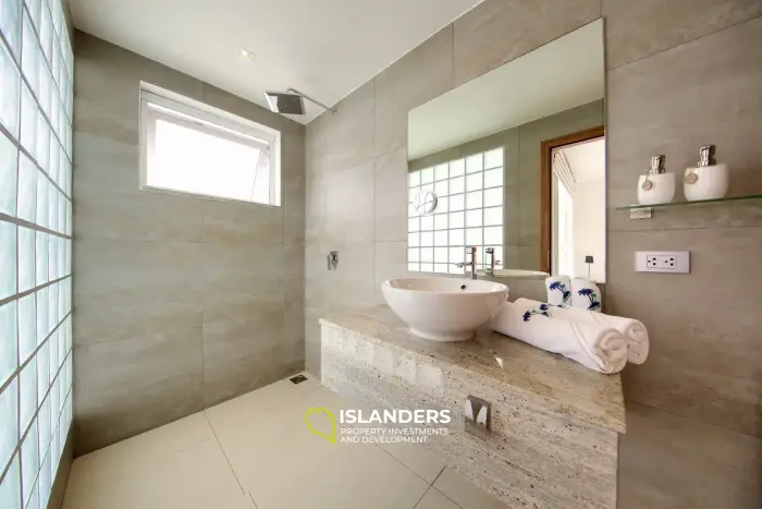Panoramic designer villa with 5 bedrooms