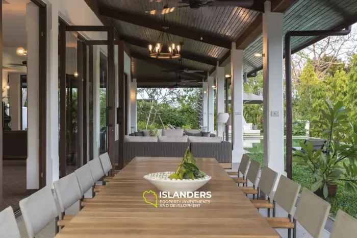 8 bedroom garden villa with pool and premium service