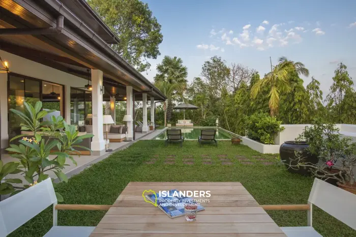 8 bedroom garden villa with pool and premium service