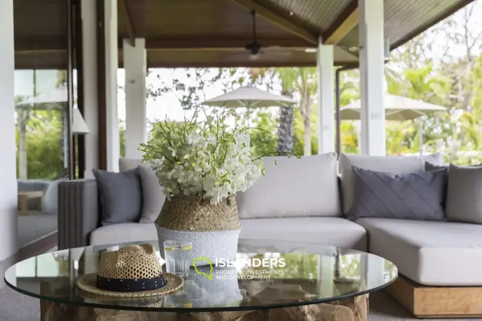 8 bedroom garden villa with pool and premium service