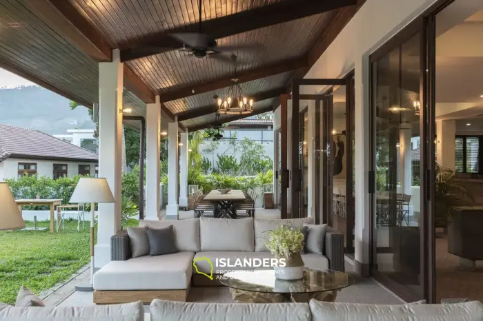 8 bedroom garden villa with pool and premium service