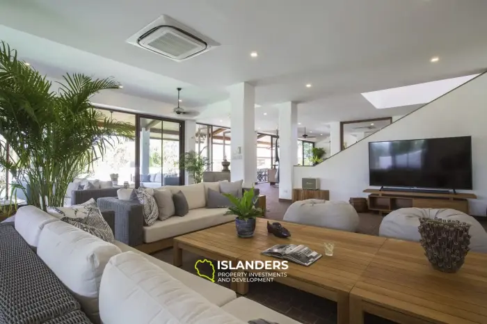 8 bedroom garden villa with pool and premium service