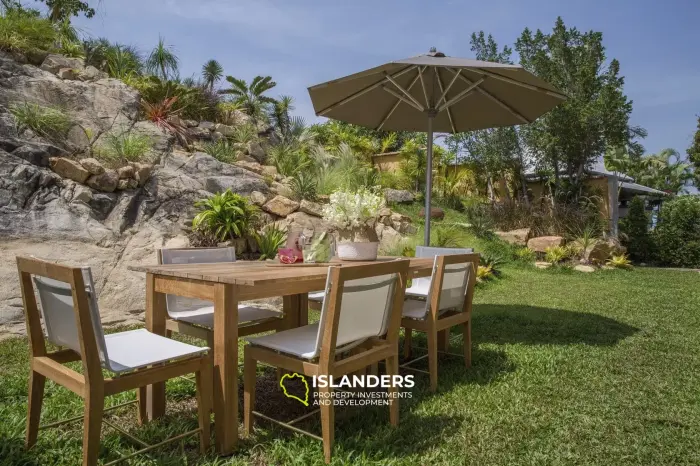 8 bedroom garden villa with pool and premium service