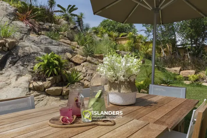 8 bedroom garden villa with pool and premium service