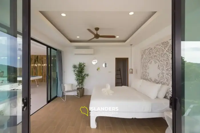 Magnificently appointed 4 bedroom villa with luxurious panoramic view