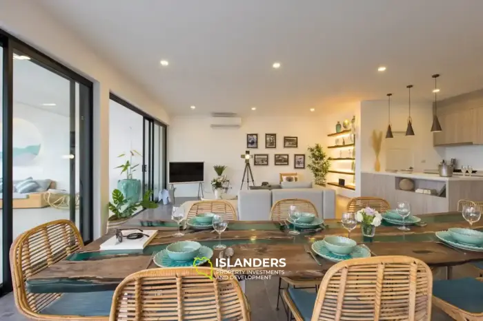 Magnificently appointed 4 bedroom villa with luxurious panoramic view