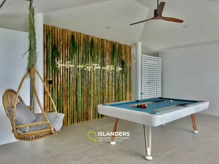 Magnificently appointed 4 bedroom villa with luxurious panoramic view