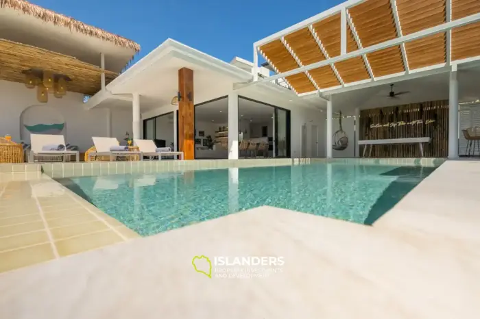 Magnificently appointed 4 bedroom villa with luxurious panoramic view