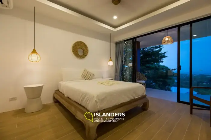 Magnificently appointed 4 bedroom villa with luxurious panoramic view