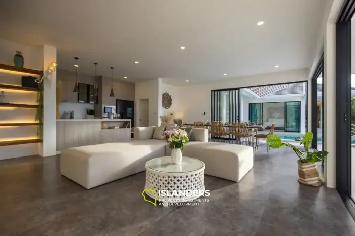 Magnificently appointed 4 bedroom villa with luxurious panoramic view
