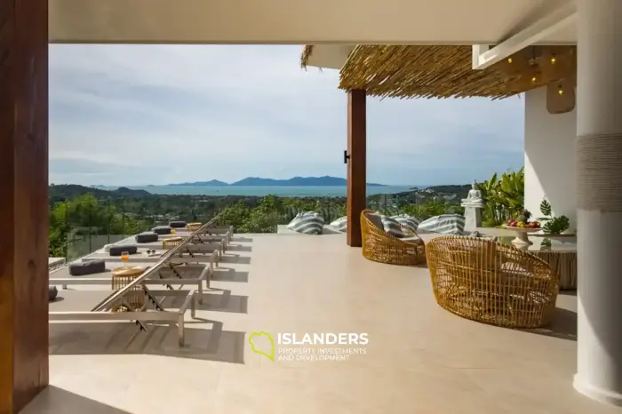 Magnificently appointed 4 bedroom villa with luxurious panoramic view