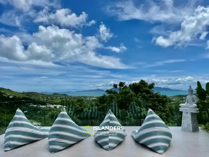 Magnificently appointed 4 bedroom villa with luxurious panoramic view