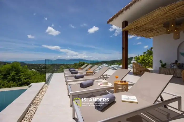 Magnificently appointed 4 bedroom villa with luxurious panoramic view