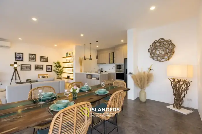 Magnificently appointed 4 bedroom villa with luxurious panoramic view