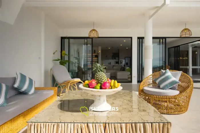 Magnificently appointed 4 bedroom villa with luxurious panoramic view