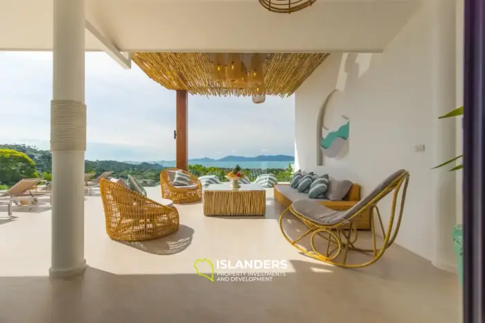 Magnificently appointed 4 bedroom villa with luxurious panoramic view