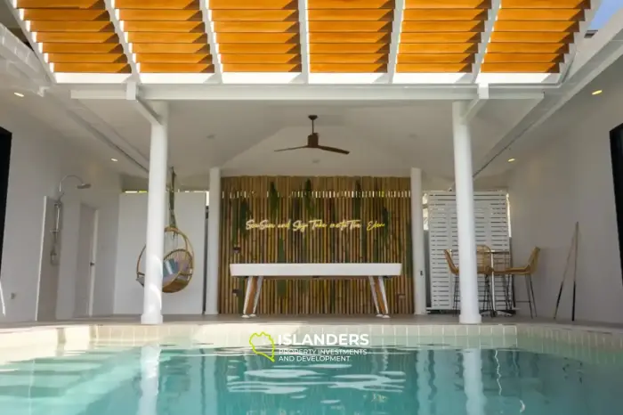 Magnificently appointed 4 bedroom villa with luxurious panoramic view