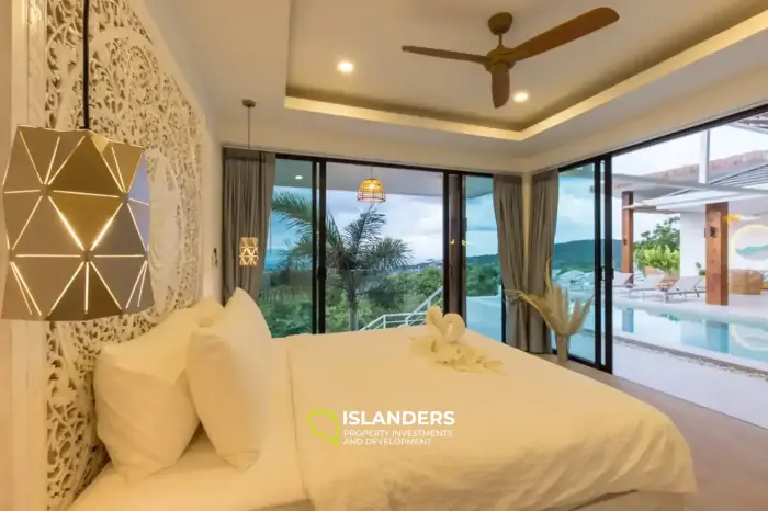 Magnificently appointed 4 bedroom villa with luxurious panoramic view